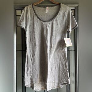 NWT LulaRoe Classic Tee